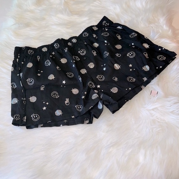 PINK
FLANNEL BOXY PAJAMA SHORTS - Picture 1 of 3